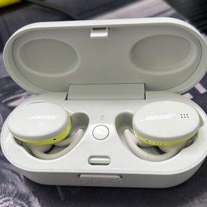 Bose earbuds, lightly used, excellent condition!